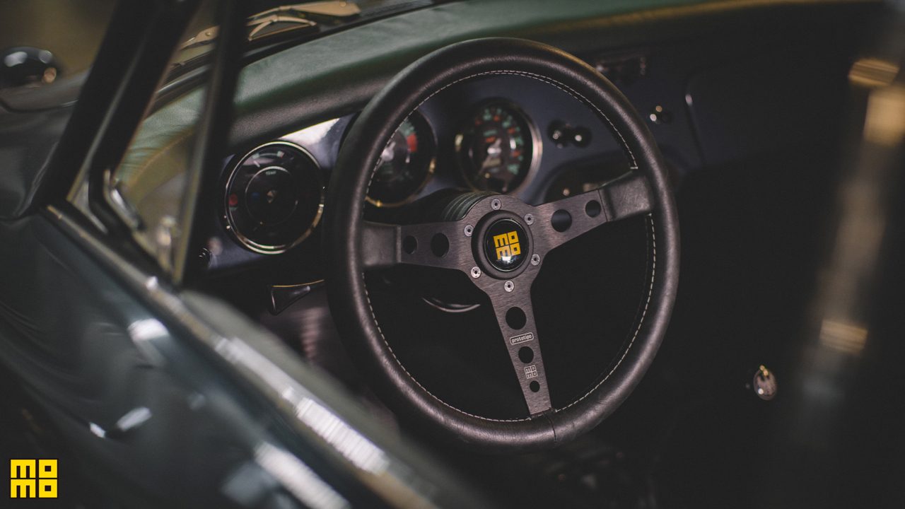 momo-heritage-porsche-356-rod-emory-outlaw-aftermarket-prototipo-black-steering-wheel-p